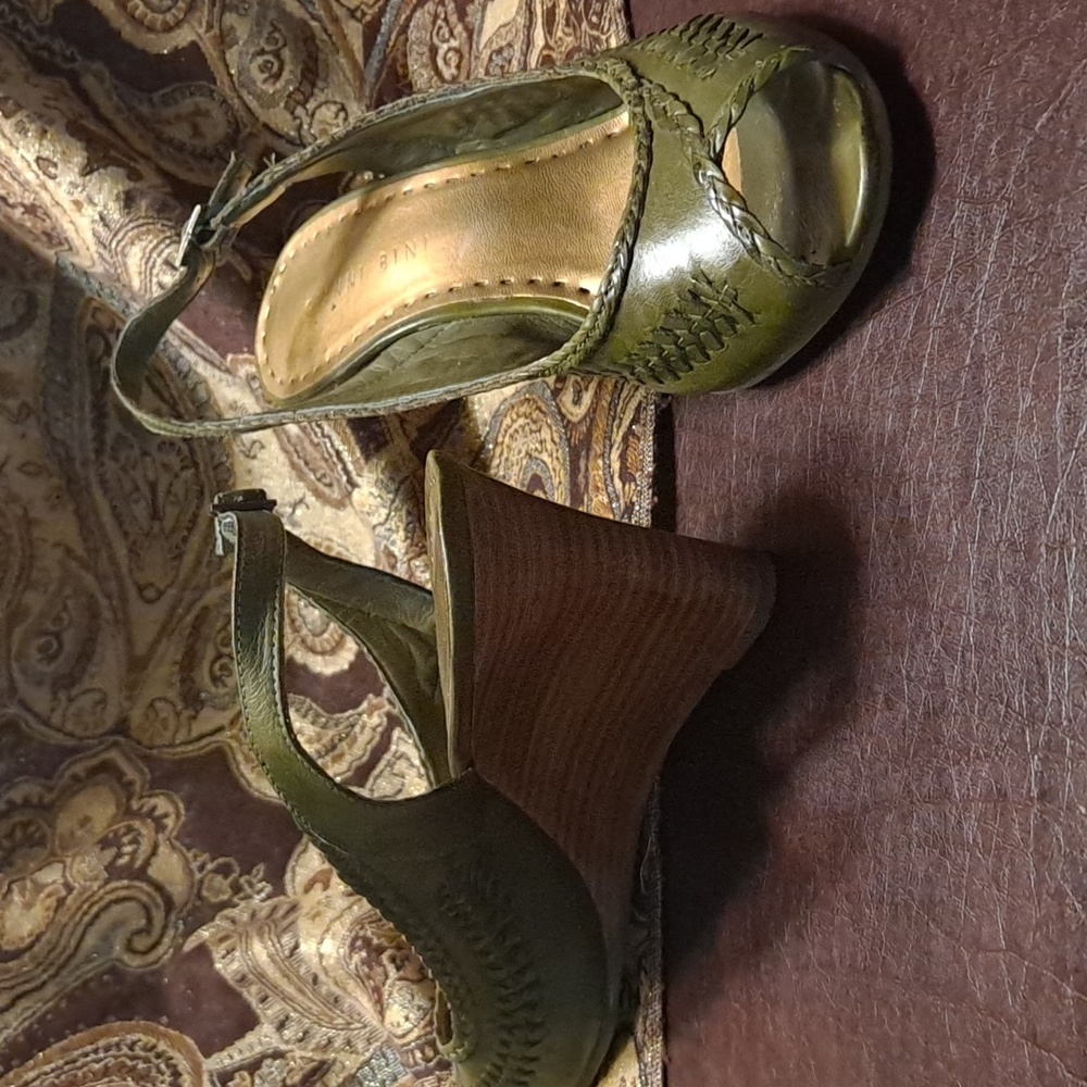 Shoes - Picture 4 of 4